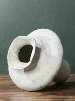 Retro White Cerc Flower Vase Handmade High-End Wabi-Sabi Sle for Hotels And Home Decor Living Room Bedroom Study