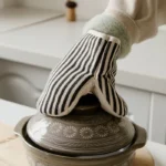 Stylish Heat-Resistant Kitchen Gloves for Safe Cooking - Image 4