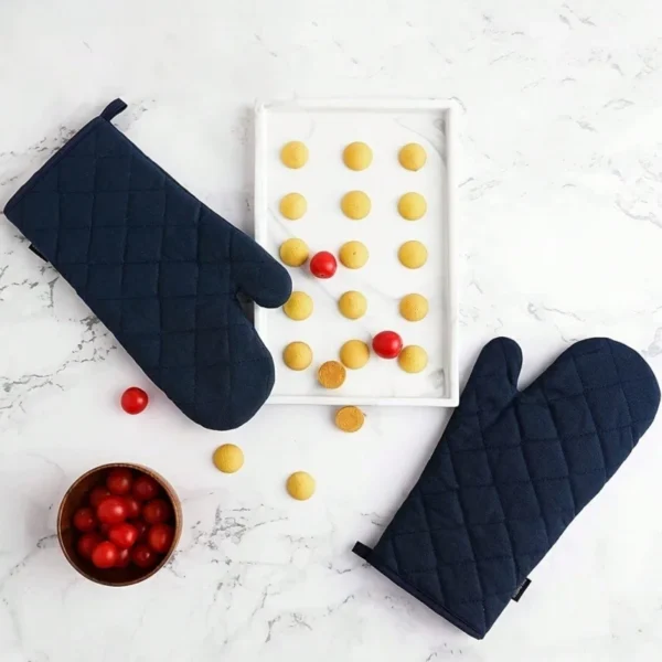 Vibrant 4-Piece High Heat Oven Gloves for Safe Baking