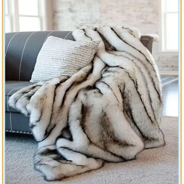 Luxurious Plush Raschel Faux Fur Blanket for Cozy Winters