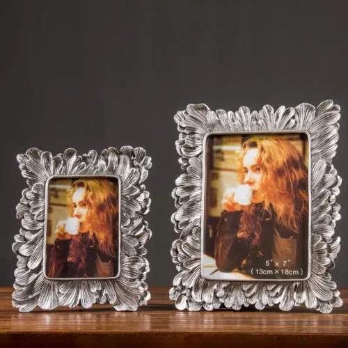 Timeless Antique Leaf Photo Frame - Elegant Gift Idea