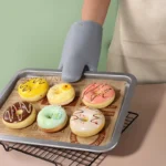 Vibrant Silicone Oven Gloves - Heat-Resistant Cooking Mitts - Image 2