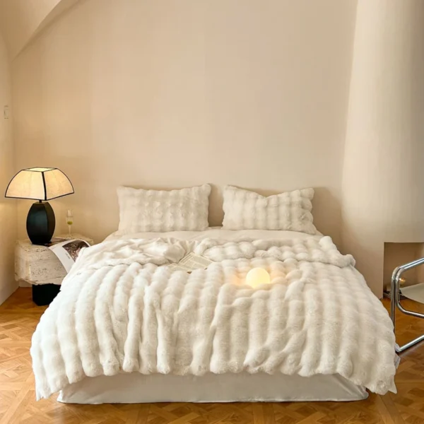 Cozy Luxury Faux Fur Blanket: Soft Winter Throw for Home