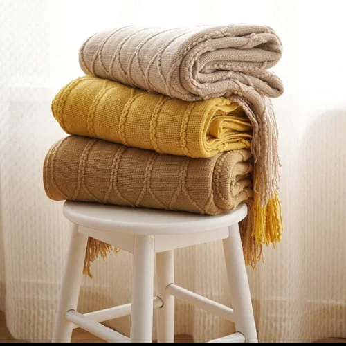 Cozy Knitted Throw Blanket with Tassels - Soft & Stylish Home Essential