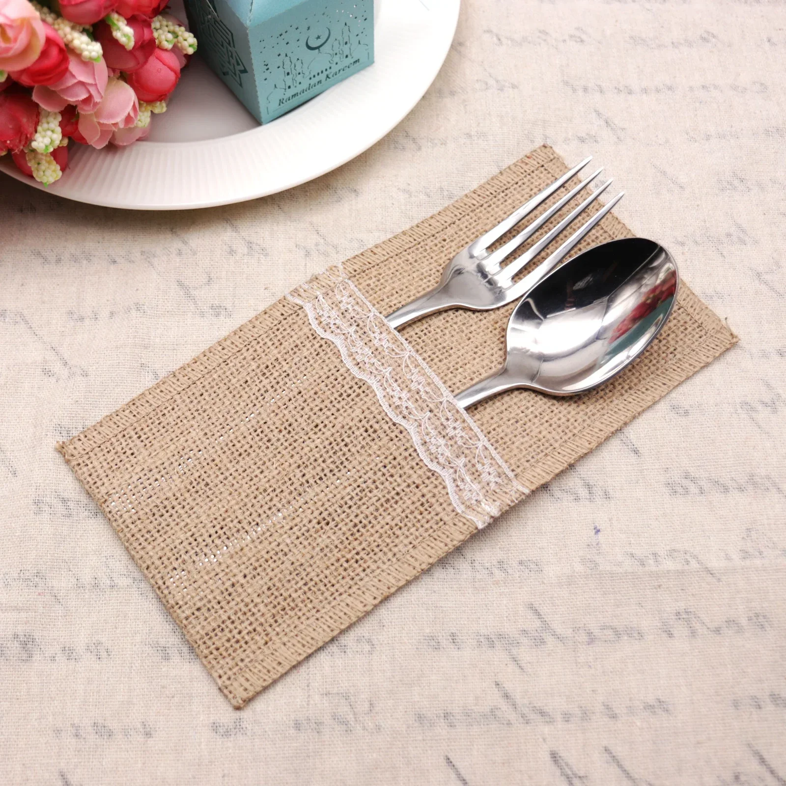Natural Burlap Tableware Utensil Holders Lace Silverware Holder Bag Wedding Decor Knife Forks Cutlery Pouch Bag Party Supplies 21 kf Scf83c46dfc8c477084a4765ef54e577aM