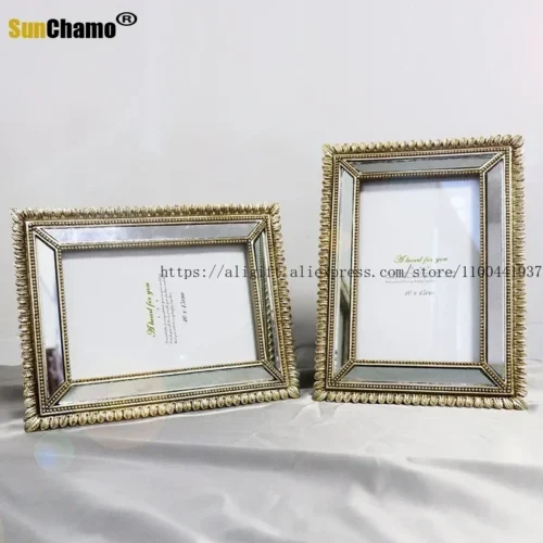 Charming Vintage Clover 6-Inch Mirror Photo Frame