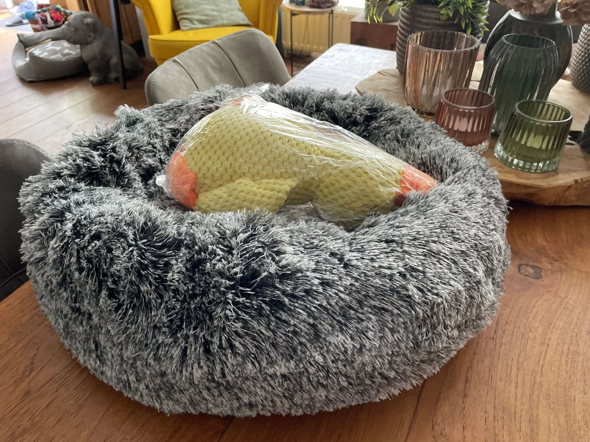 Cozy Round Pet Bed in Stylish Gradient for Large Dogs photo review