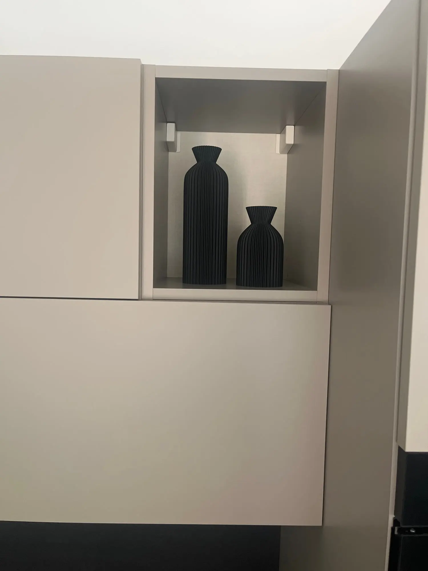 Modern Black Plastic Vase - Chic Boho Decor for Every Room photo review