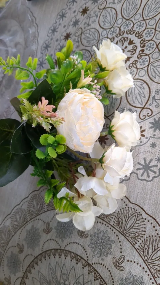 Luxurious Autumn White Silk Roses Bouquet for Timeless Elegance photo review