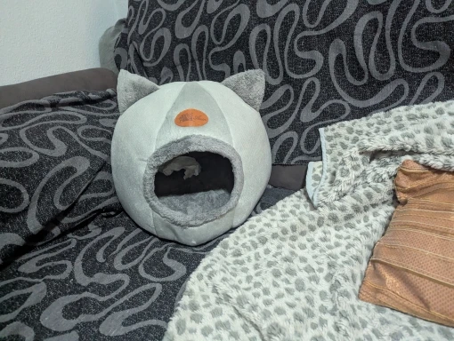 Cozy Cotton Cat Cave: Ultimate Winter Pet Bed Retreat photo review