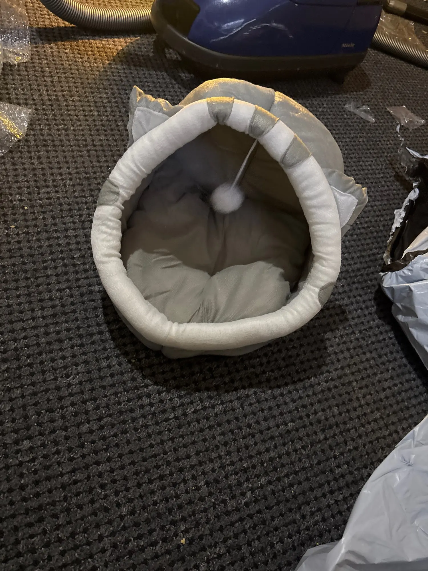 Cozy Cotton Cat Cave: Warm Pet Bed for Cats & Small Dogs photo review