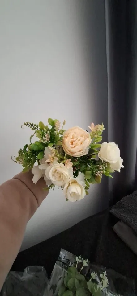 Luxurious Autumn White Silk Roses Bouquet for Timeless Elegance photo review