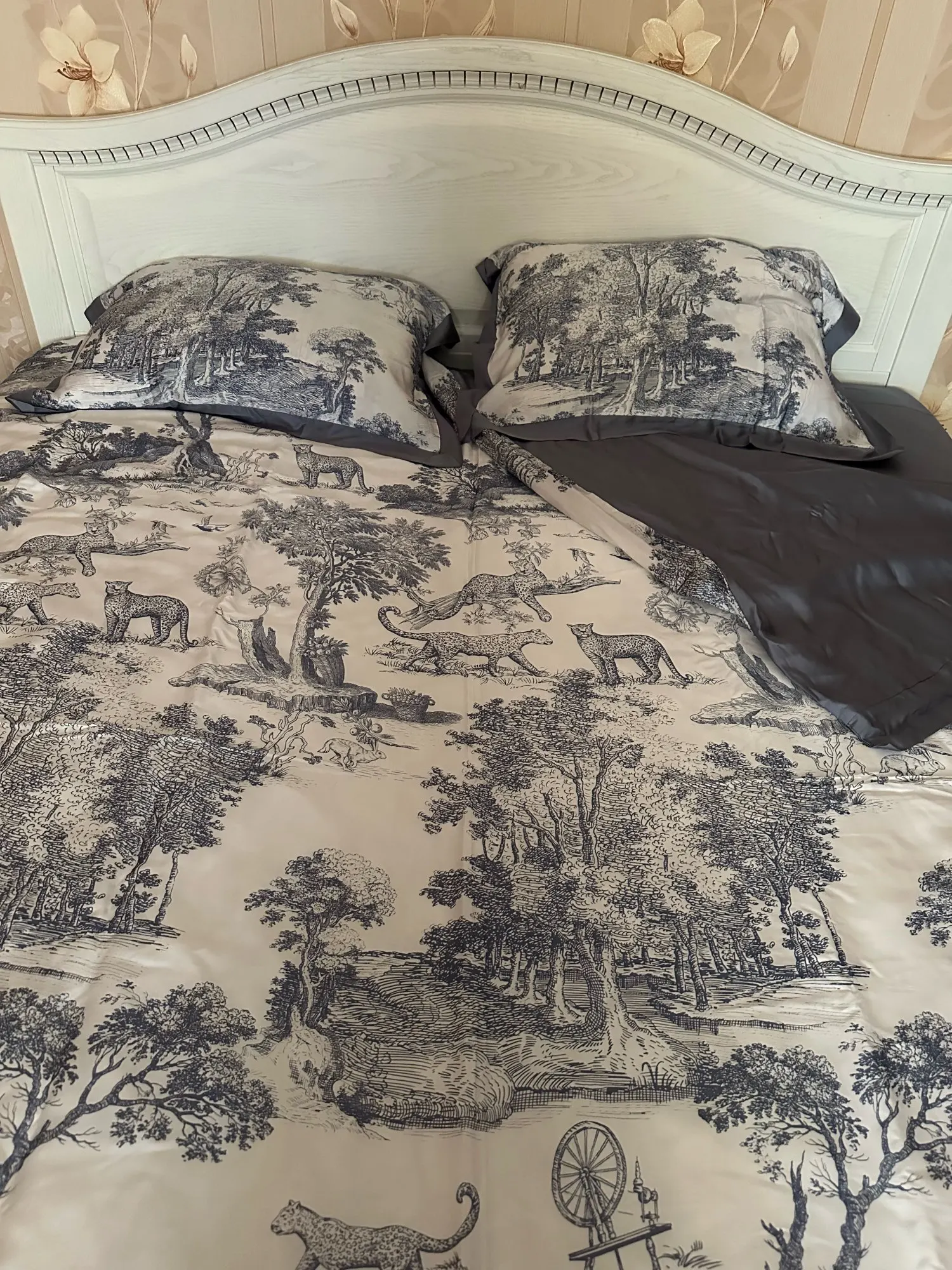 Luxurious Eucalyptus Fiber Bedding Set with Chic Leopard Design photo review