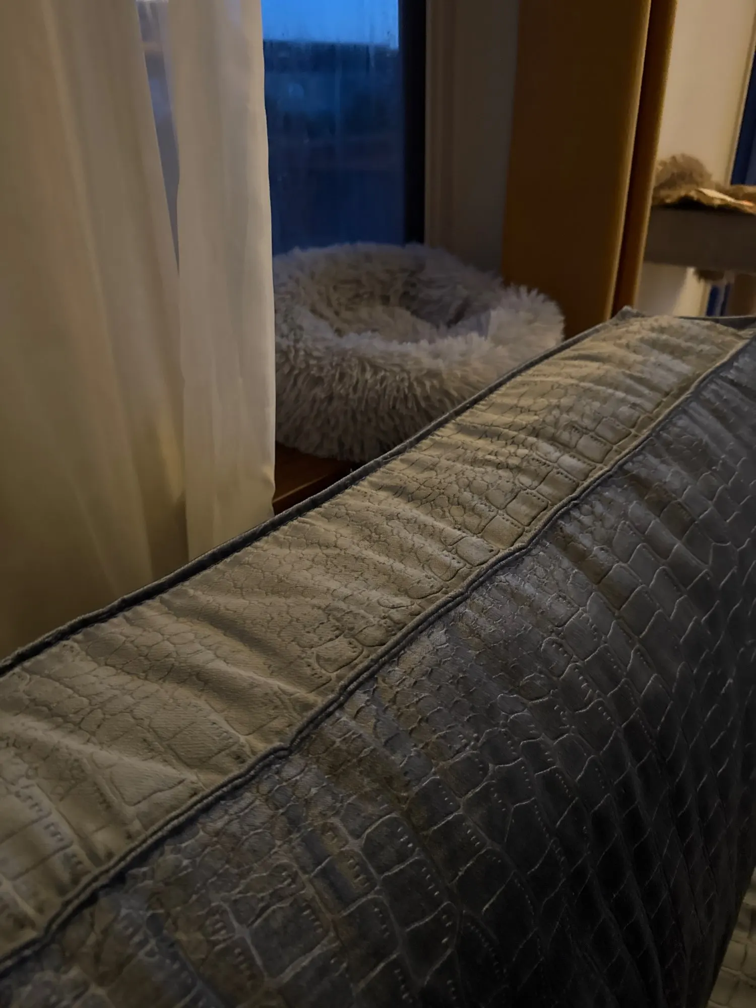 Home Plush Pet Nest Winter Cat Nest Dog Nest Warm Detachable and Washable Round Cat Nest Pet Bed Seasonal Universal Decoration photo review