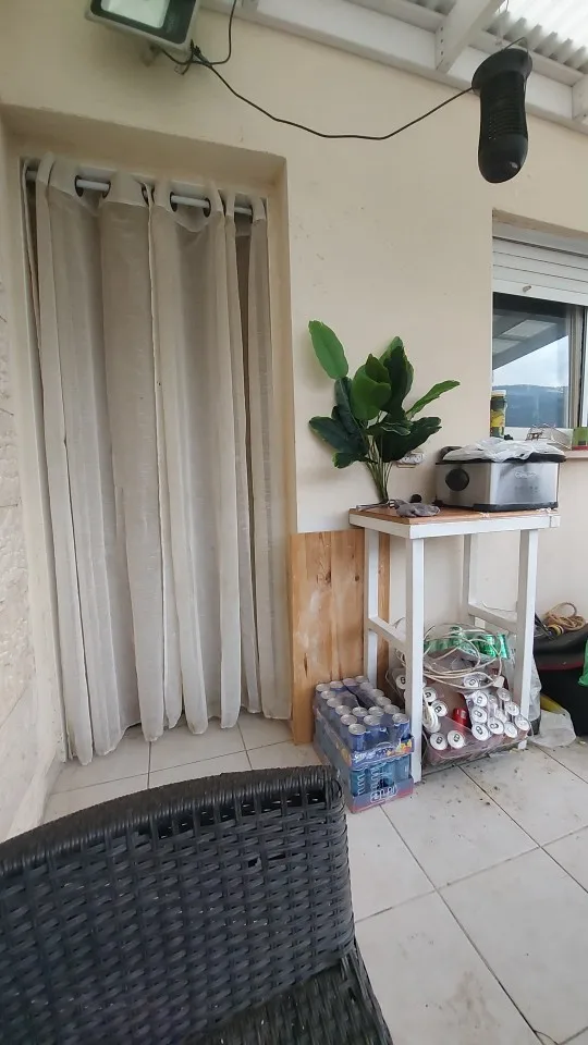 Lifelike 18-Leaf Tropical Palm Tree for Effortless Decor photo review