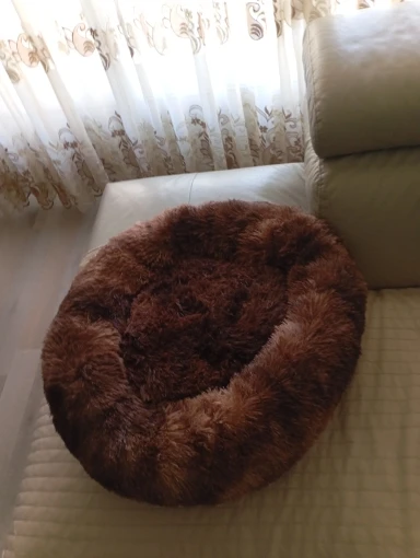 Cozy Round Plush Dog & Cat Bed for Ultimate Warmth & Style photo review