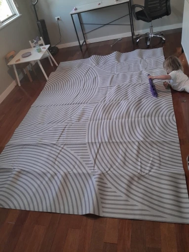 Luxurious Geometric Non-Slip Carpet for Modern Living Spaces photo review