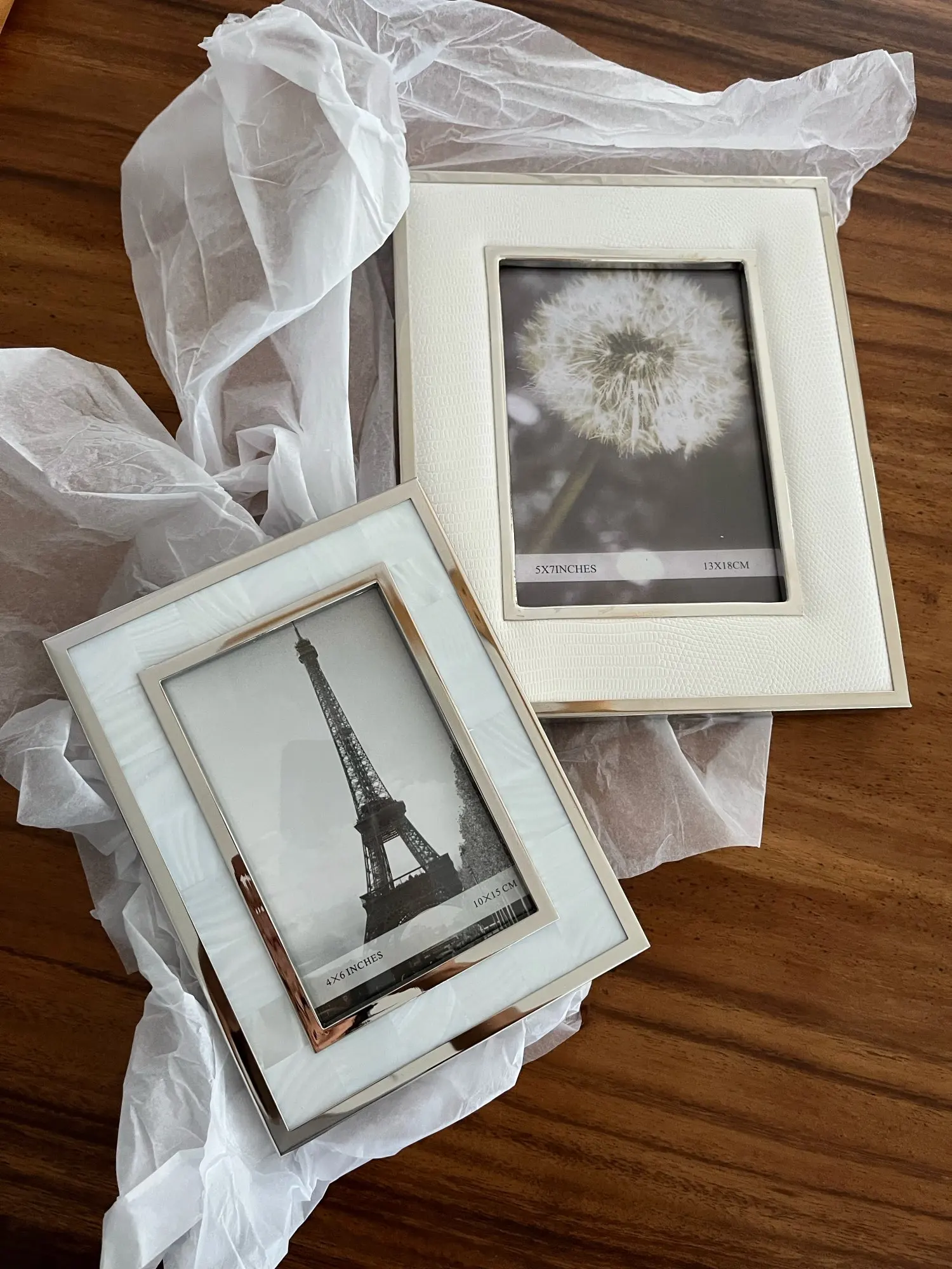 Chic Black & White Crocodile Leather Frame for Timeless Memories photo review