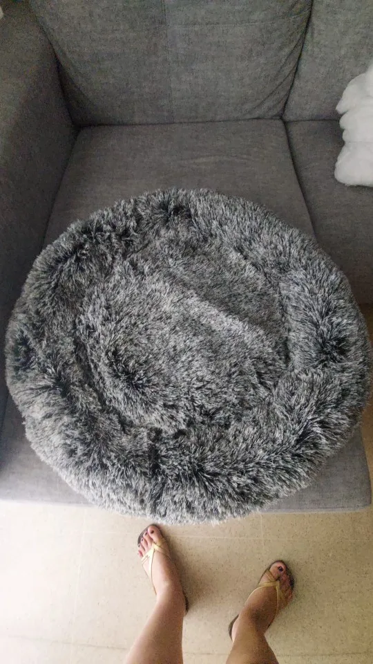 Cozy Round Plush Dog & Cat Bed for Ultimate Warmth & Style photo review