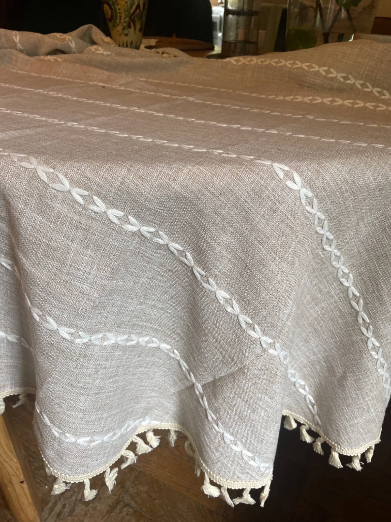Cotton Linen Round Tassels Tablecloth, Dust-Proof Table Cover,For Dinner Party Wedding Coffee Table Kitchen Decor photo review