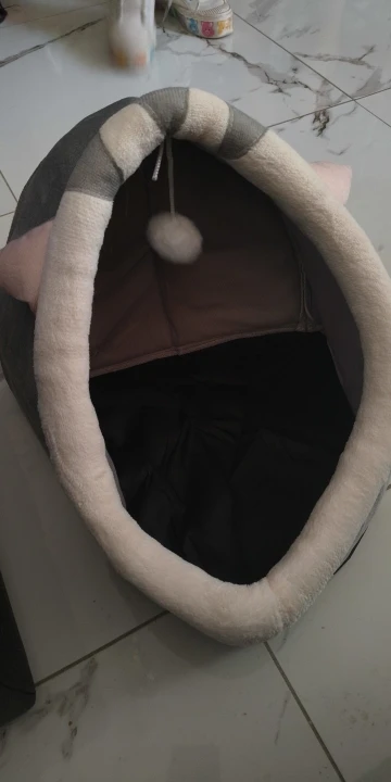 Cozy Cartoon Cat Bed: Removable, Washable, & Foldable Delight photo review
