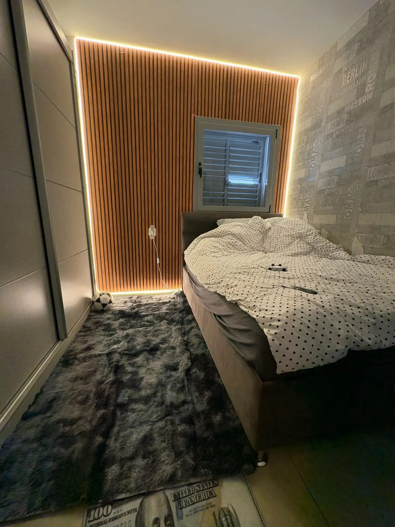 Plush White Furry Rug - Cozy Modern Carpet for Kids' Rooms photo review