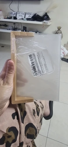 Stylish U-Shape Acrylic Photo Frame for Cherished Memories photo review