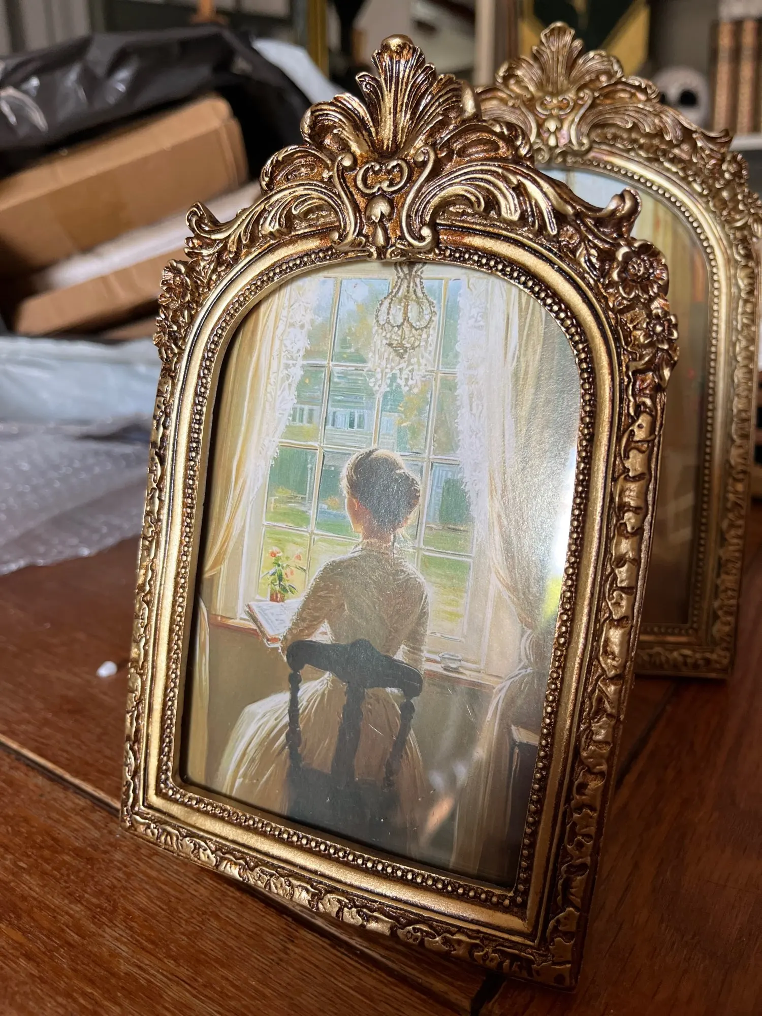 Elegant Gold Arch Photo Frame - Timeless Memory Display photo review