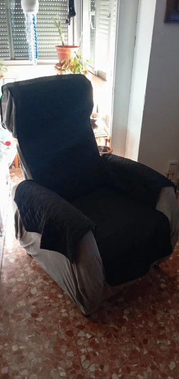 Quilted Anti-Slip Recliner Chair Cover for Stylish Protection photo review
