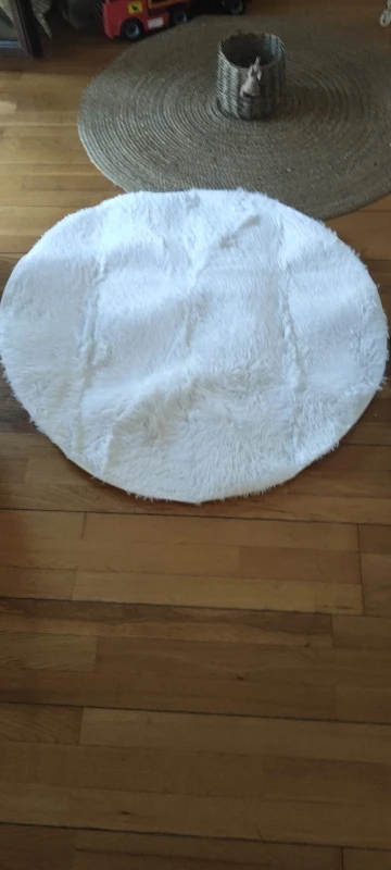 Ultra Cozy Fluffy White Round Rug for Chic Home Decor photo review
