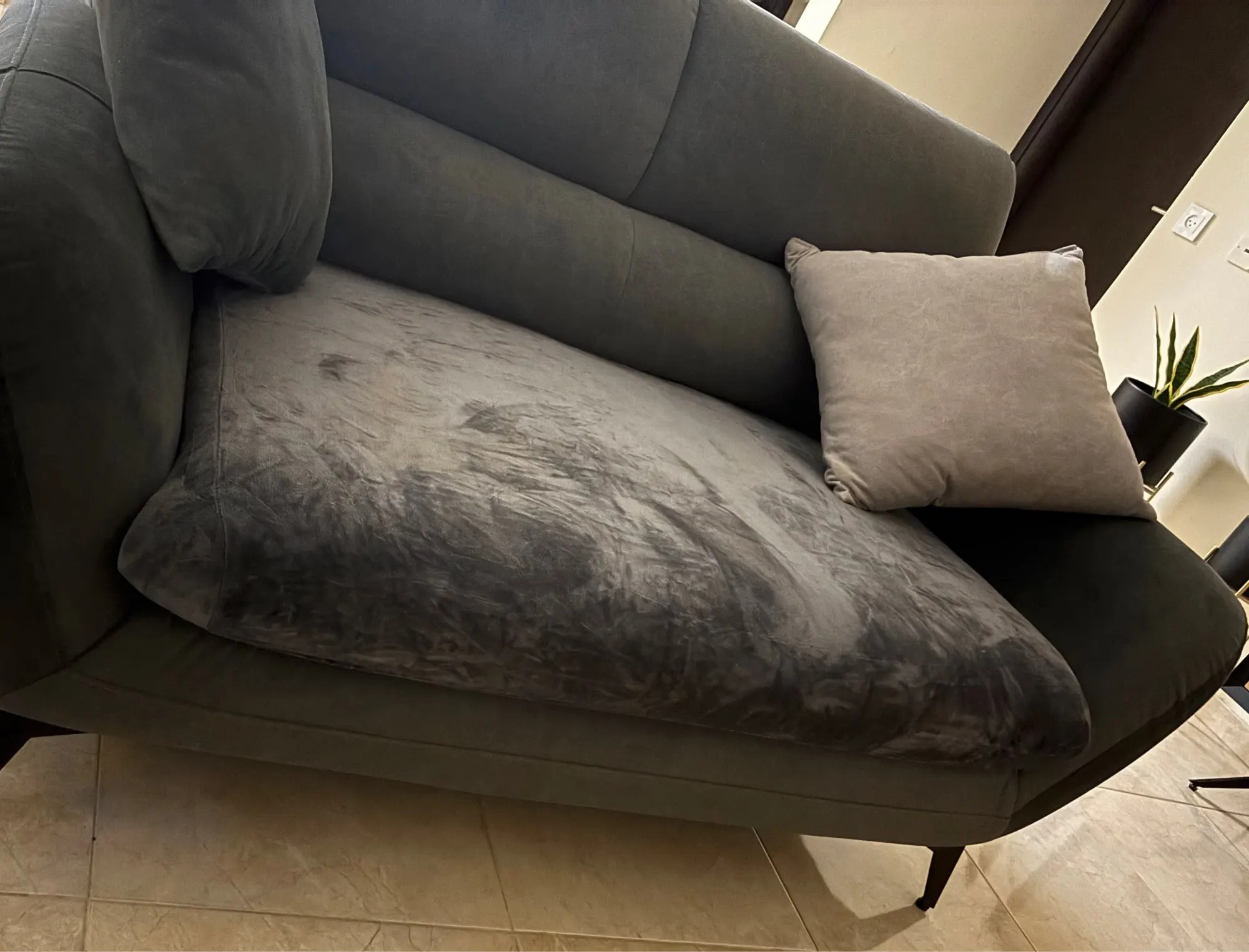 Plush Anti-Slip Sofa Slipcover for Cozy Home Style photo review