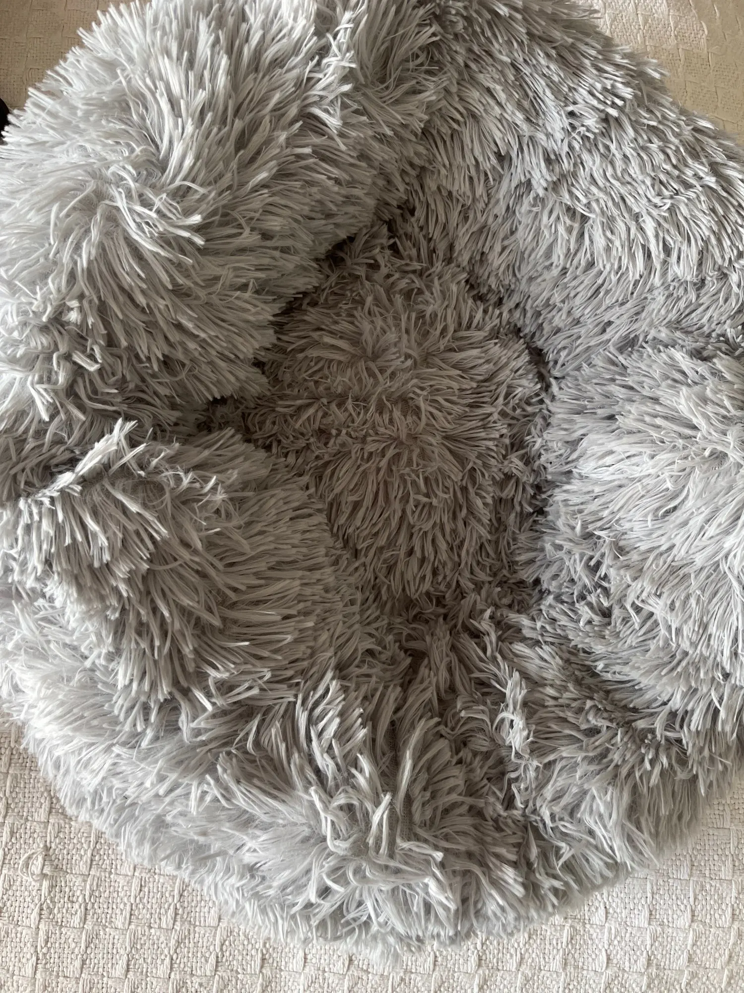Plush Donut Cat Bed: Cozy, Washable Comfort for Pets photo review
