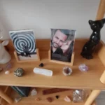 Stylish U-Shape Acrylic Photo Frame for Cherished Memories photo review