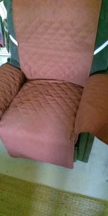 Quilted Anti-Slip Recliner Chair Cover for Stylish Protection photo review