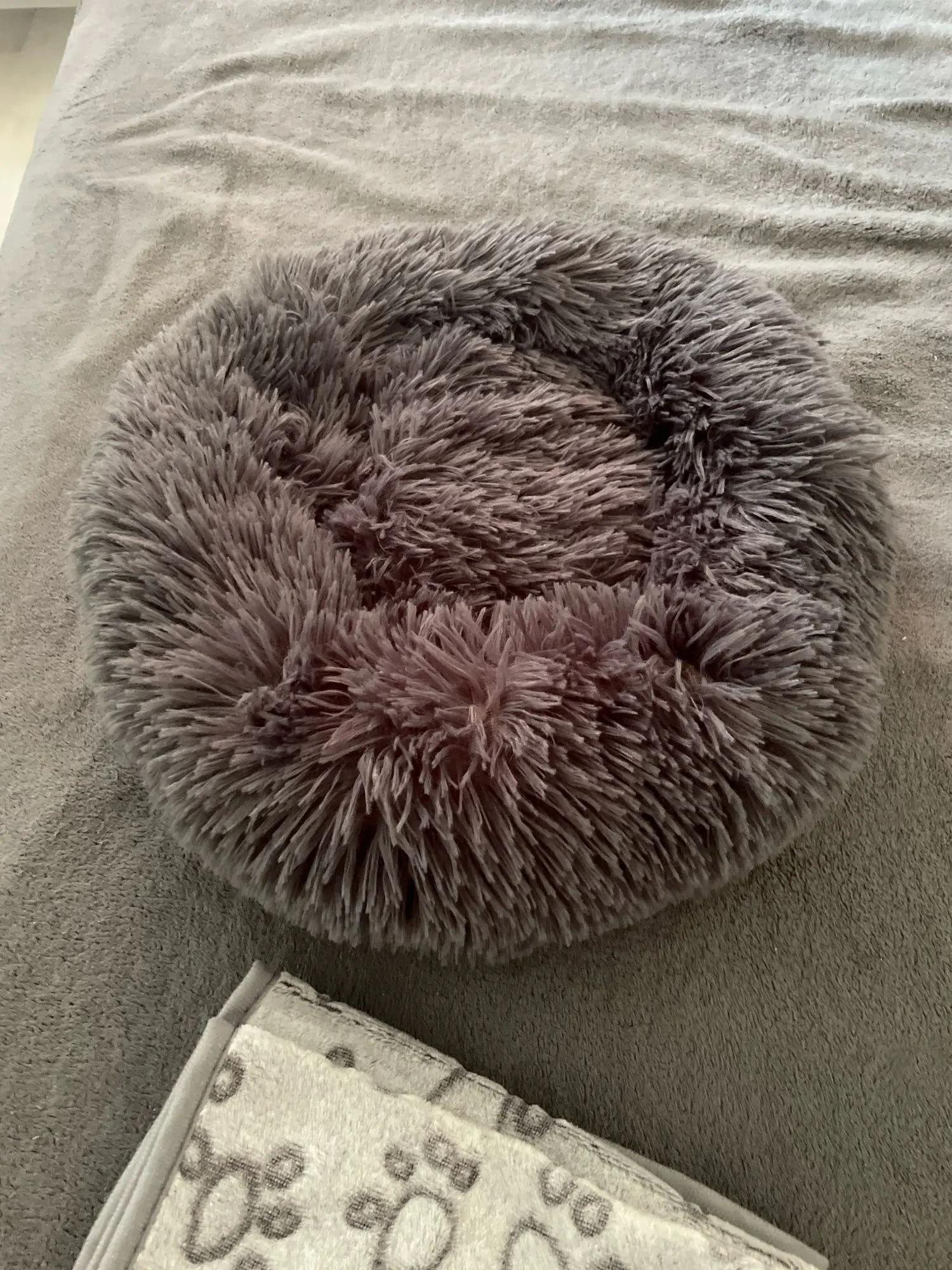 Home Plush Pet Nest Winter Cat Nest Dog Nest Warm Detachable and Washable Round Cat Nest Pet Bed Seasonal Universal Decoration photo review