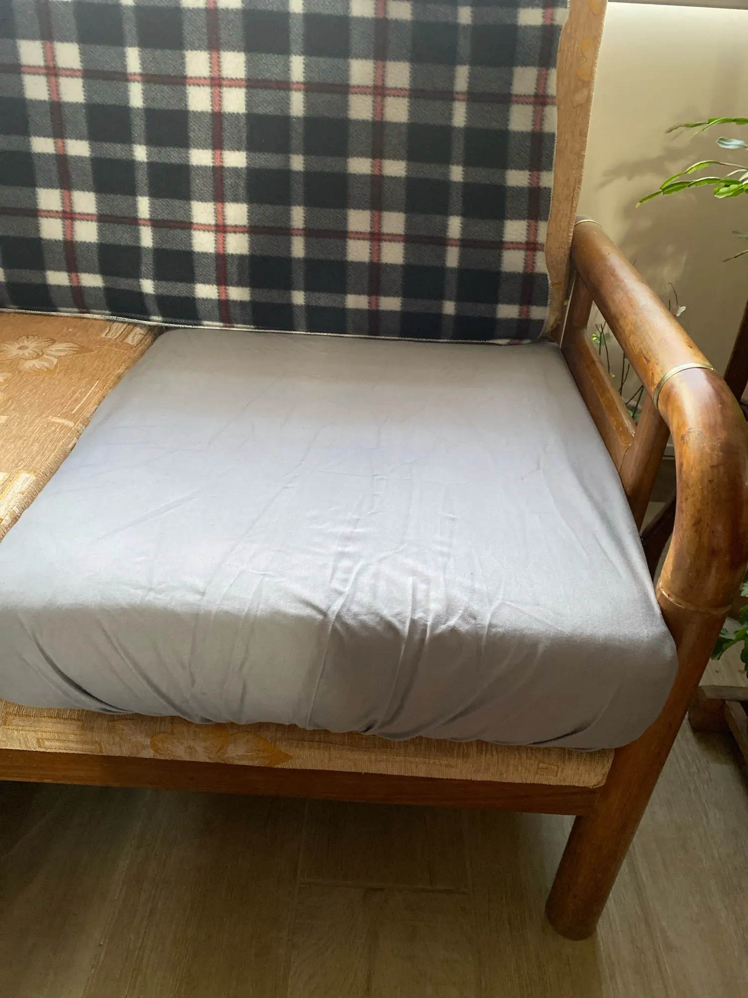 Waterproof Sofa Cushion Cover - Elastic Pet & Kid Protector photo review