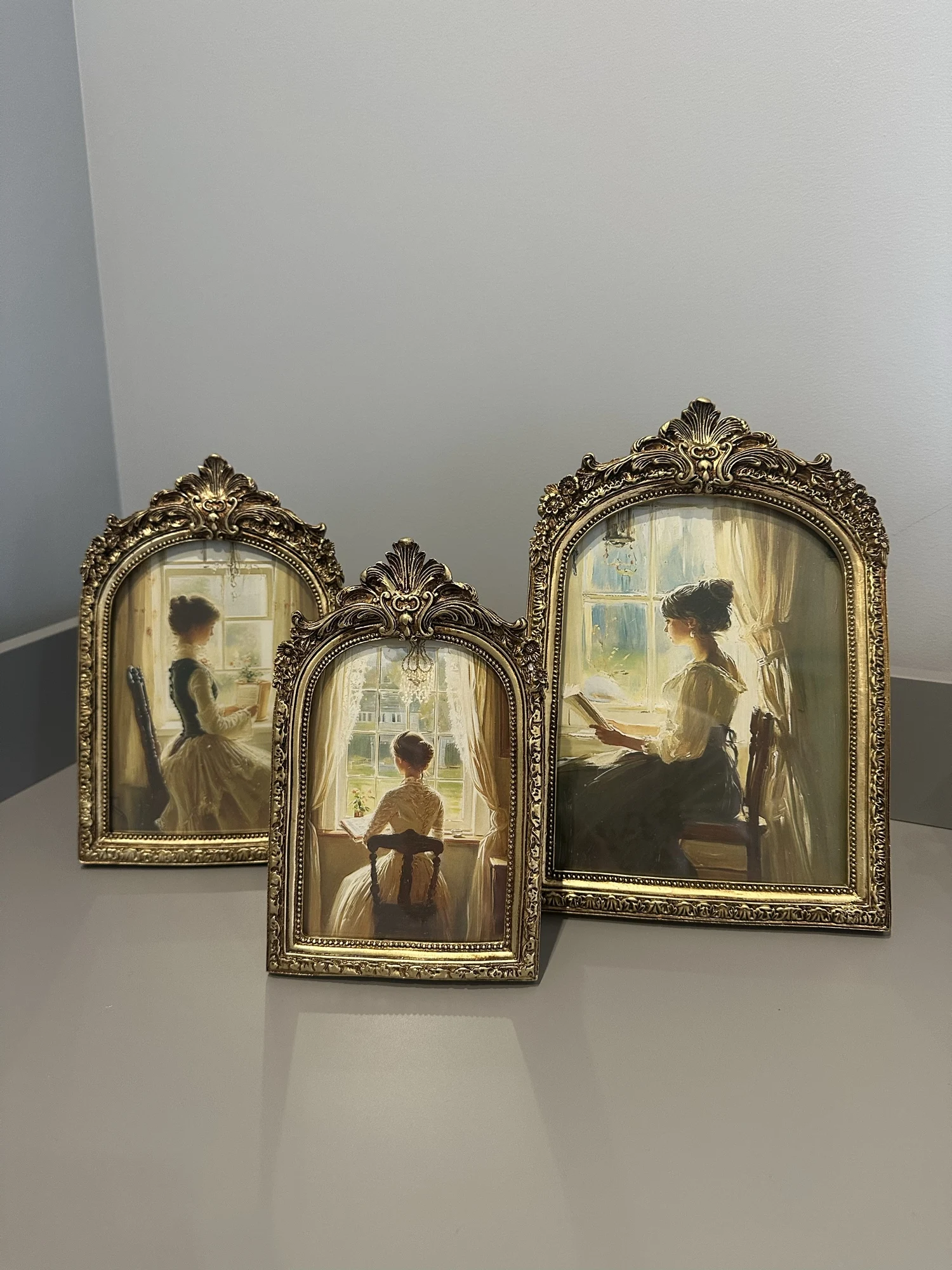Elegant Gold Arch Photo Frame - Timeless Memory Display photo review