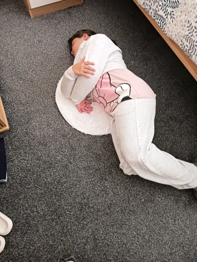 Ultra Cozy Fluffy White Round Rug for Chic Home Decor photo review