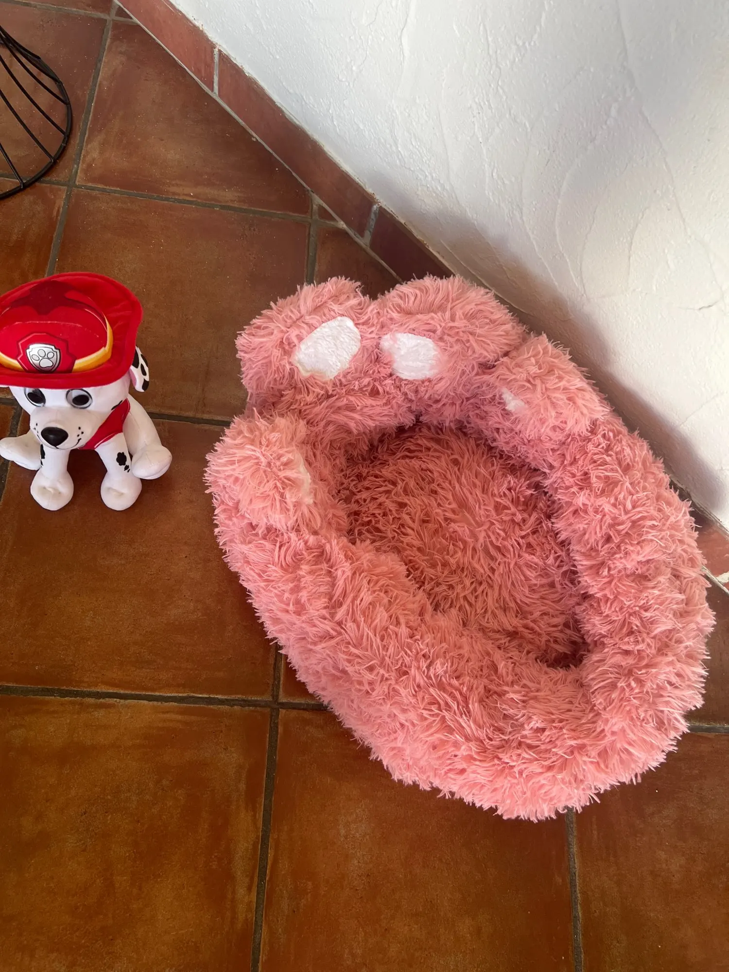 Cozy Bear Paw Pet Bed - Fluffy Comfort for All Sizes photo review