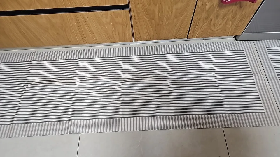 New 1 pc Japanese style soft kitchen diatomite mud floor mat, super anti slip, super absorbent, easy to handle carpet photo review