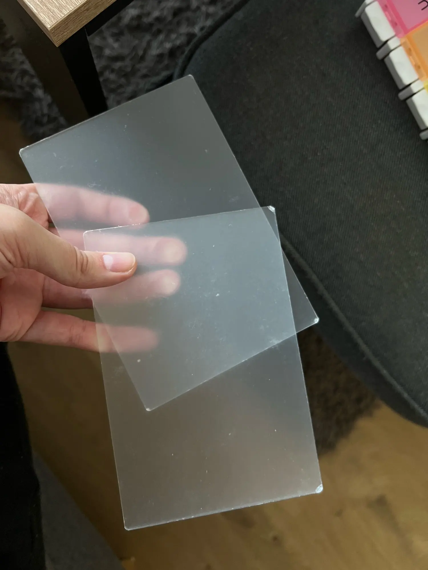 Stylish U-Shape Acrylic Photo Frame for Cherished Memories photo review