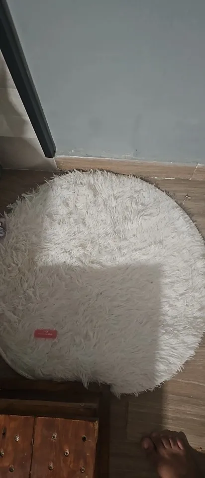 Ultra Cozy Fluffy White Round Rug for Chic Home Decor photo review