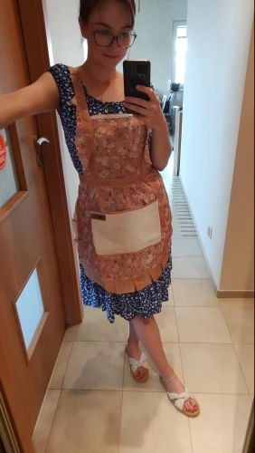 Charming Floral Canvas Apron - Stain Resistant & Stylish photo review