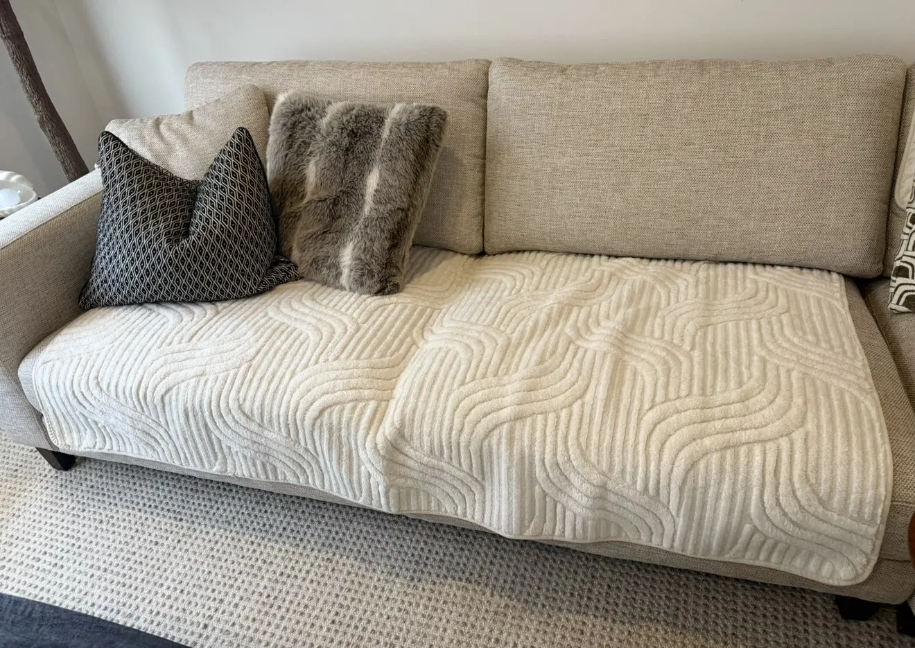 Shu Cotton Velvet Jacquard Sofa Cushion Winter Thickeneded Cover Soft and Comfortable Modern Simple Wind Cover Cat Cushion Plush Sofa Cover Cover photo review