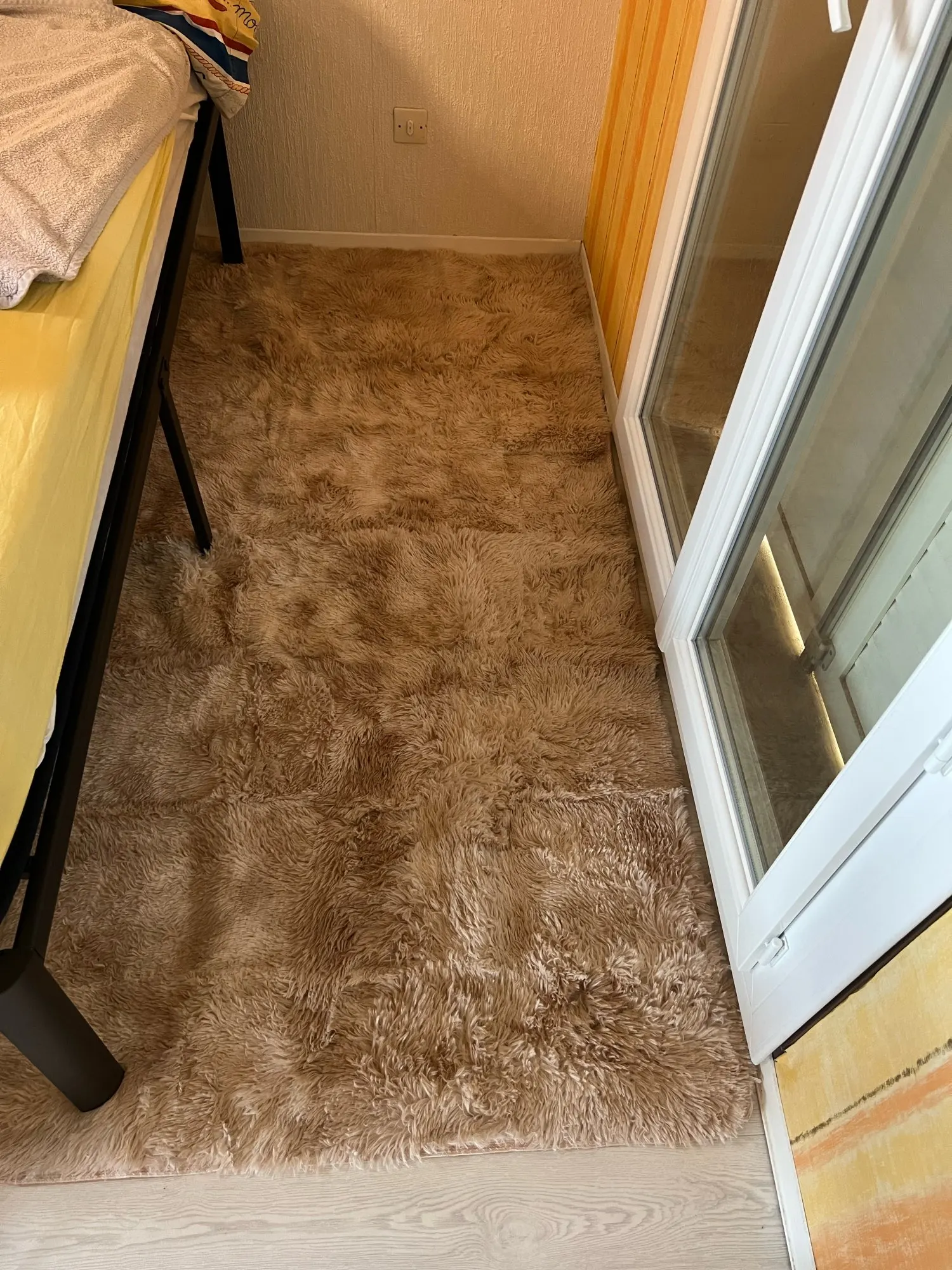 Plush White Furry Rug - Cozy Modern Carpet for Kids' Rooms photo review