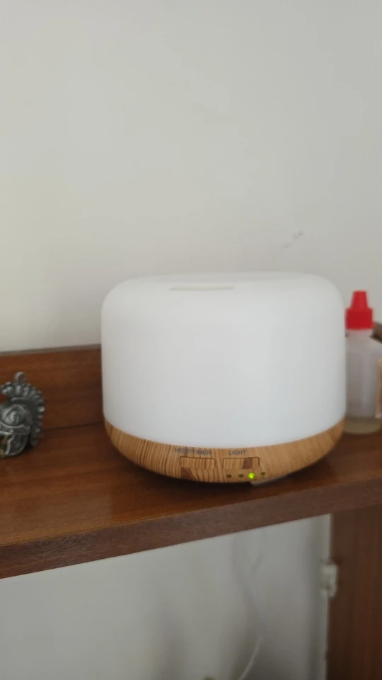 Elegant Aromatherapy Diffuser: Remote Control & LED Lights photo review