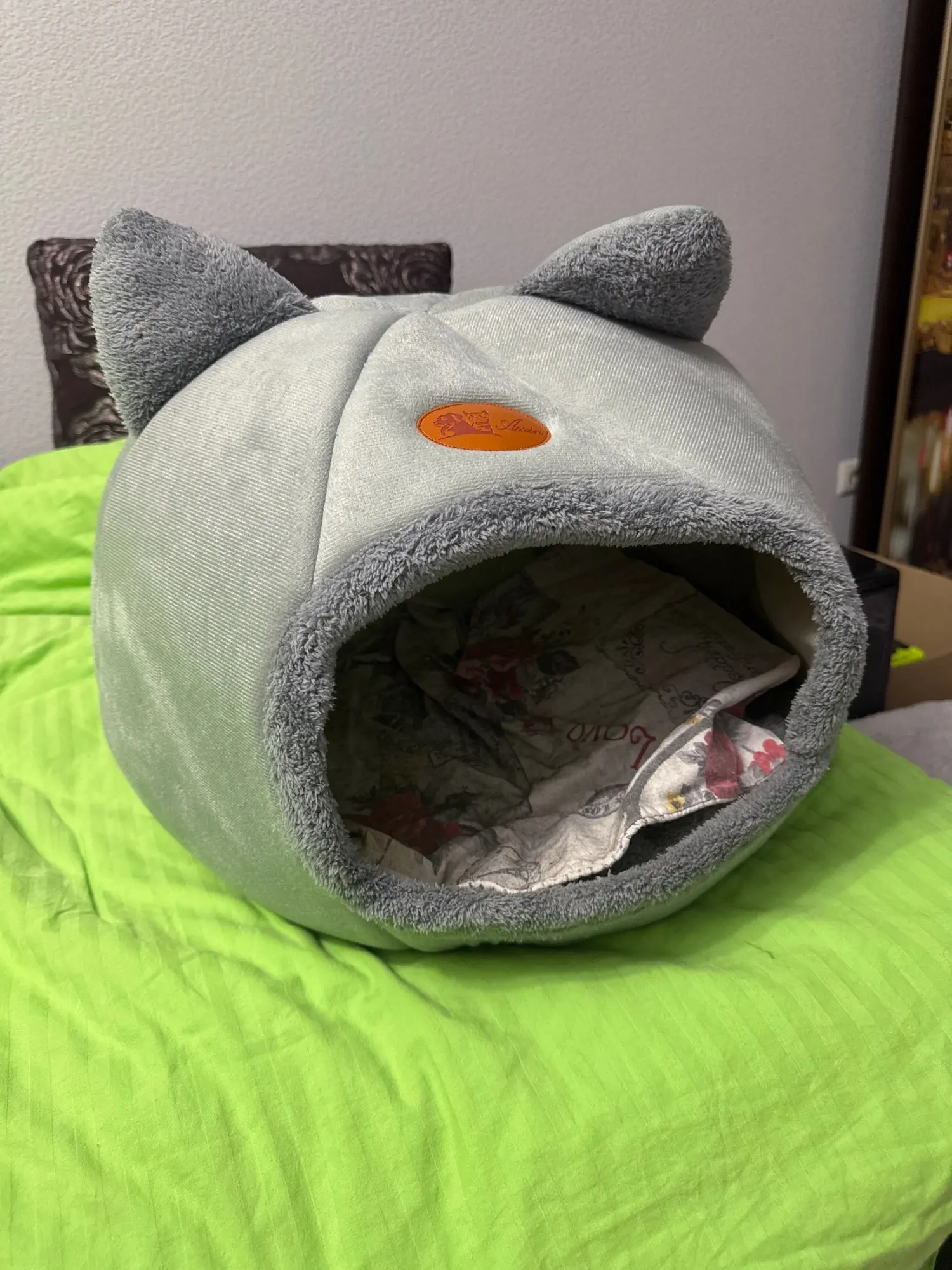 Cozy Cotton Cat Cave: Ultimate Winter Pet Bed Retreat photo review