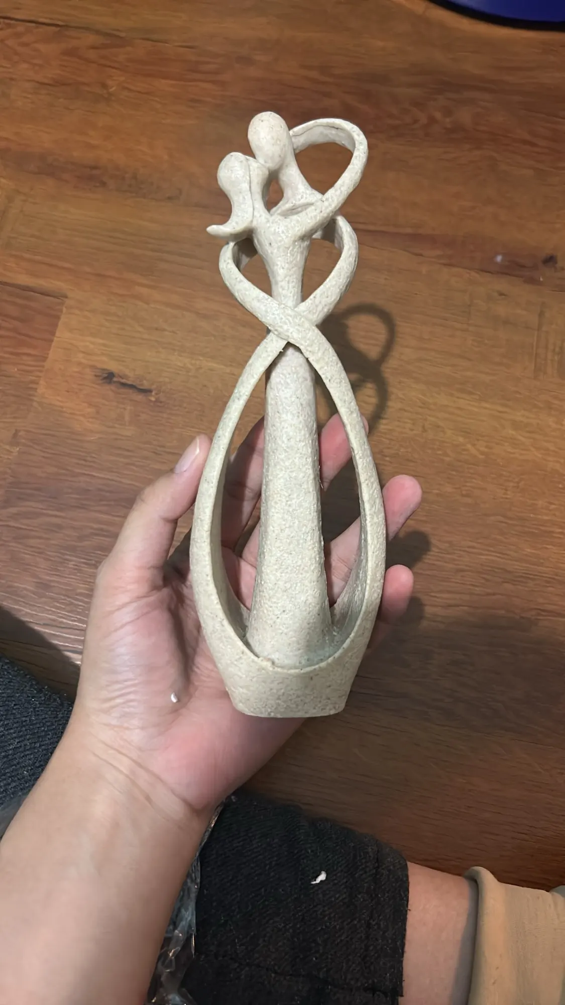 Nordic Style Creative Home Decor: Embracing Couple Sculpture for Office, Bookshelf, Living Room, Bedroom, Tabletop Decoration photo review