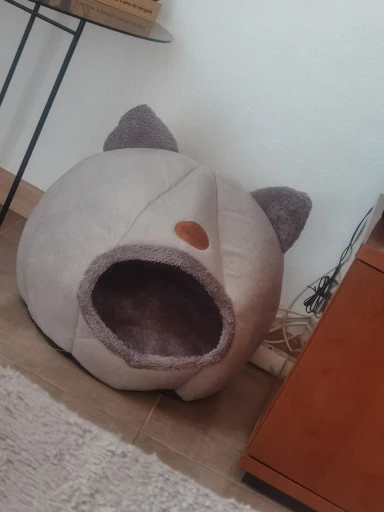 Cozy Cotton Cat Cave: Ultimate Winter Pet Bed Retreat photo review