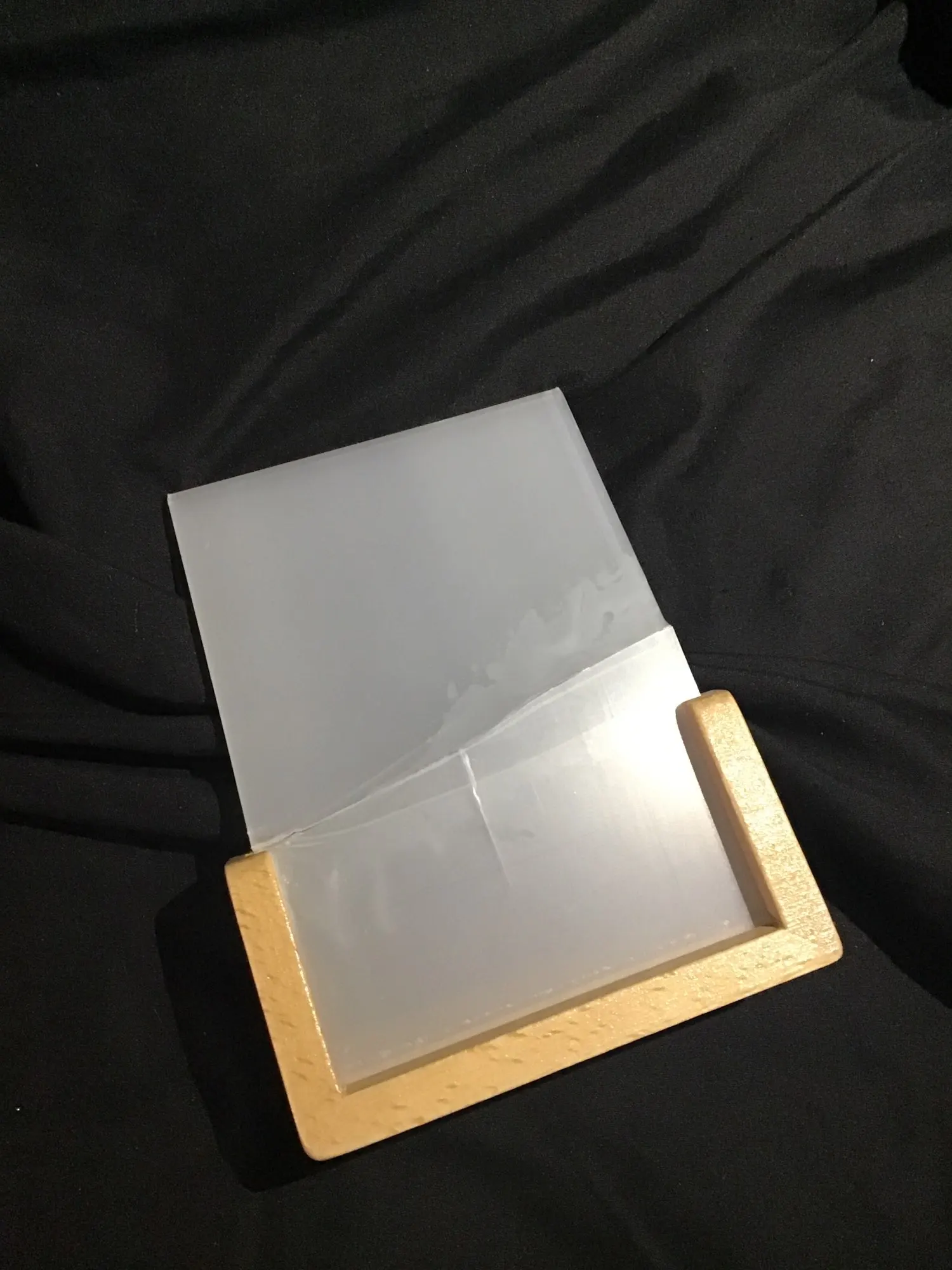 Stylish U-Shape Acrylic Photo Frame for Cherished Memories photo review